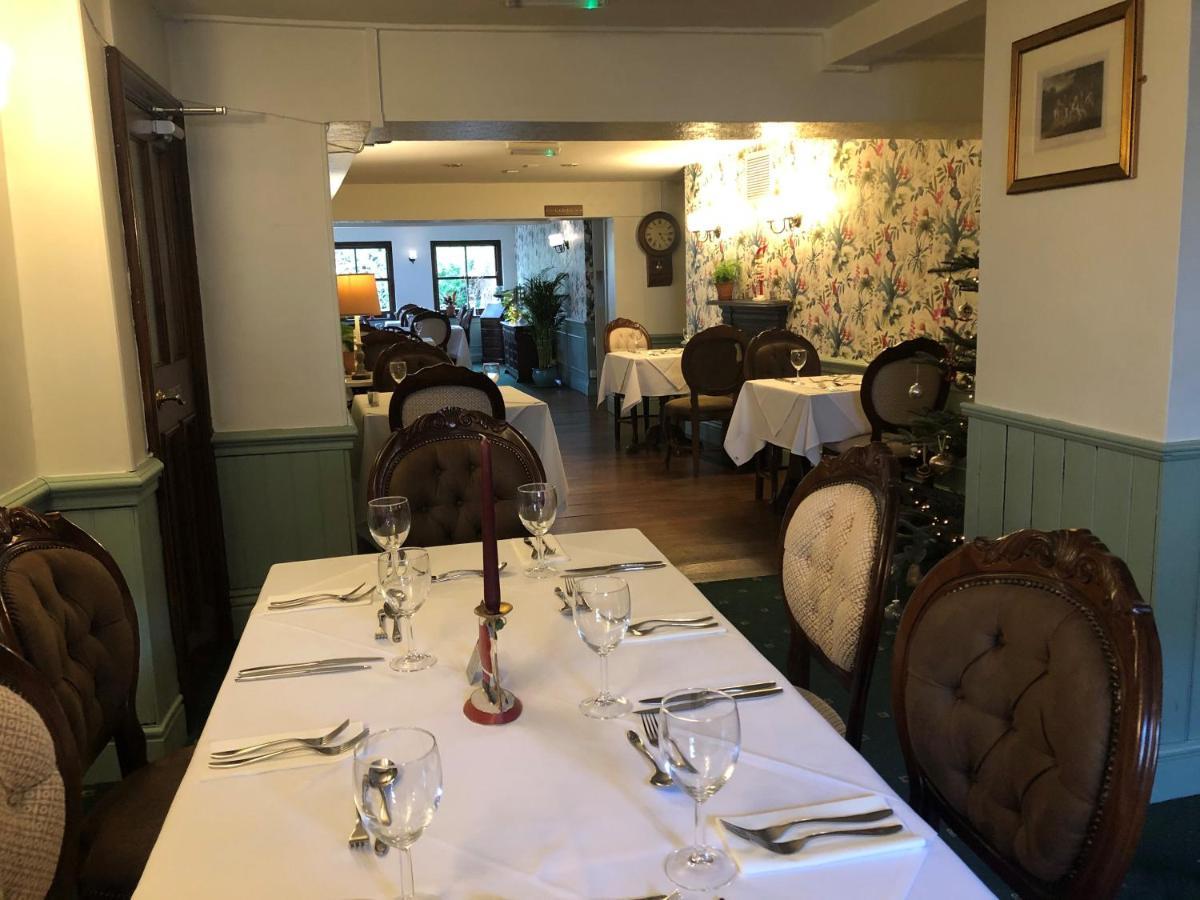 The Swan Inn Sturminster Newton Exterior photo