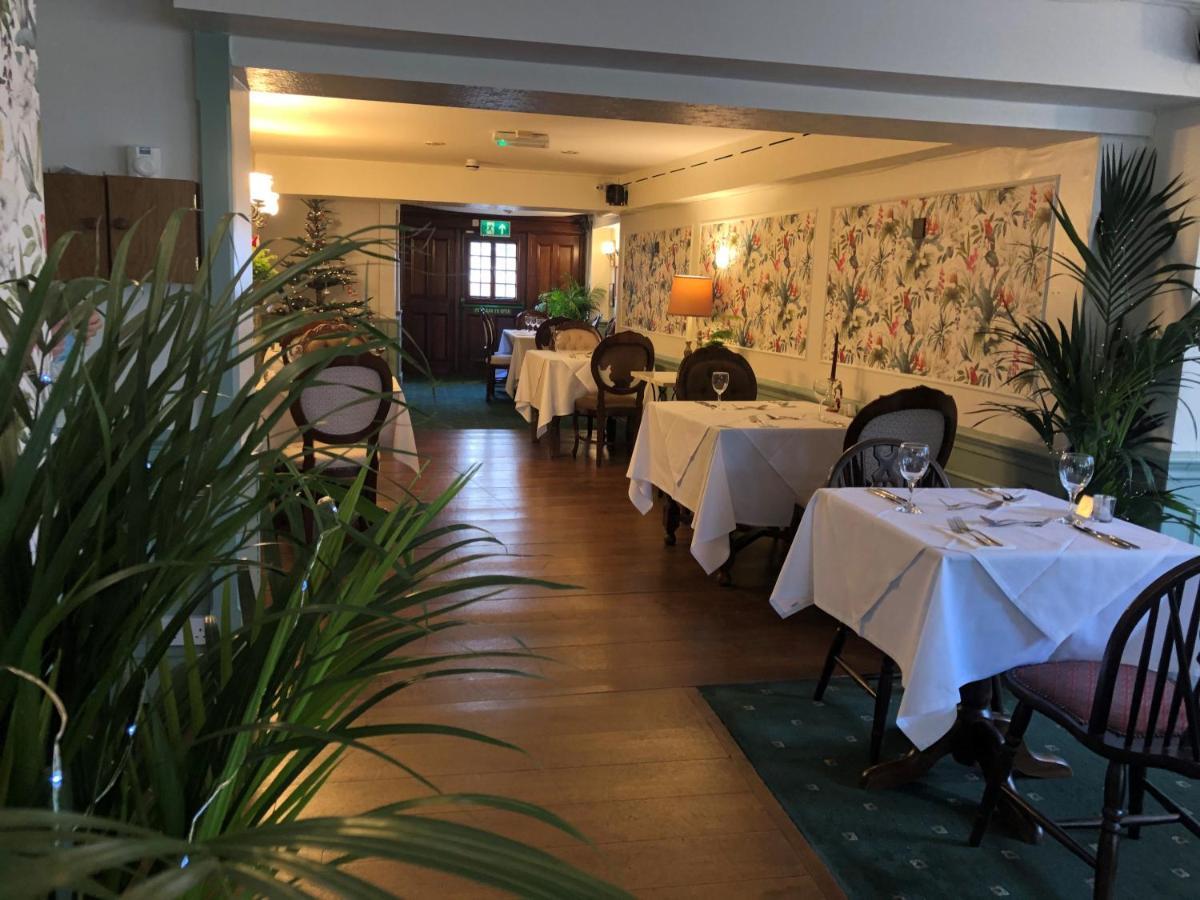 The Swan Inn Sturminster Newton Exterior photo