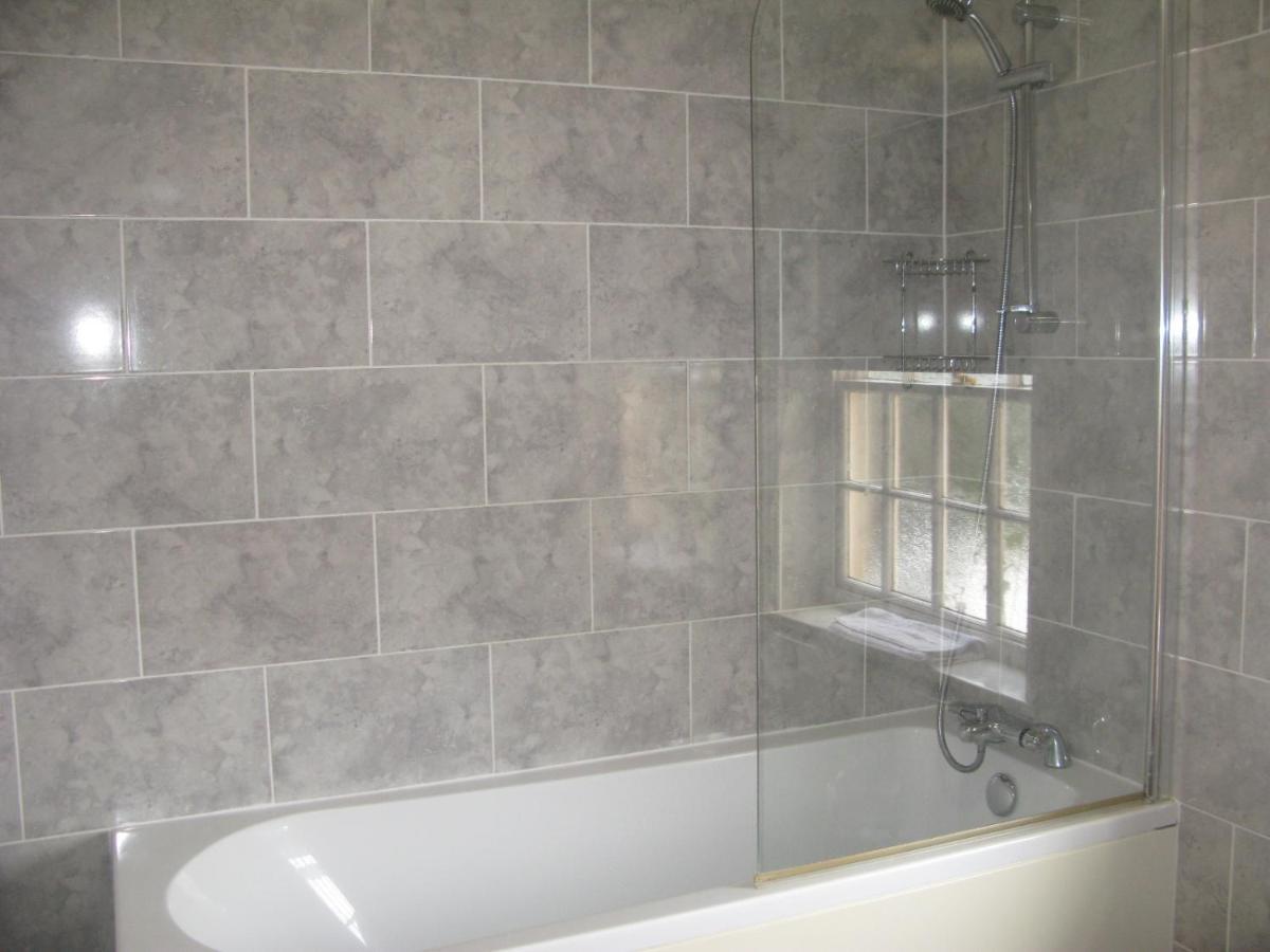 The Swan Inn Sturminster Newton Room photo